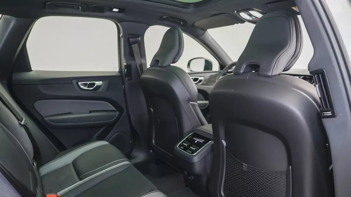 2024  Volvo XC60 B5 Ultimate Dark | GCC Specs | Volvo Active Warranty January 2028-4-4