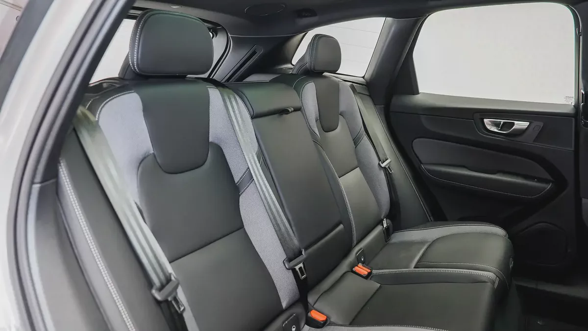 2024  Volvo XC60 B5 Ultimate Dark | GCC Specs | Volvo Active Warranty January 2028-6-6