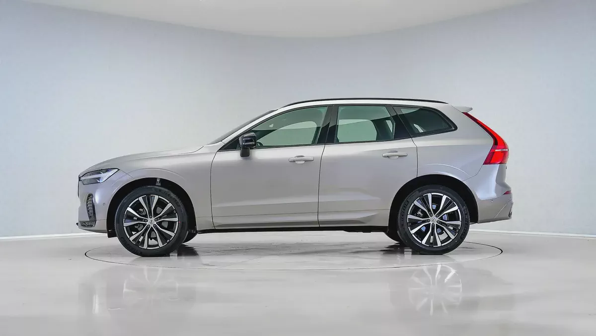 2024  Volvo XC60 B5 Ultimate Dark | GCC Specs | Volvo Active Warranty January 2028-8-8