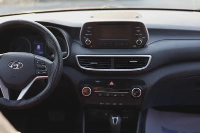 Used Hyundai Tucson 2.0L Mid (FWD) 2019-3