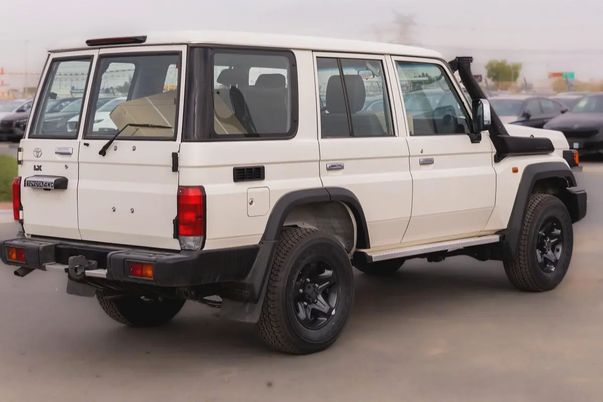 2025 Toyota Land Cruiser 70 LX - GCC Specs - Brand New!-3-3