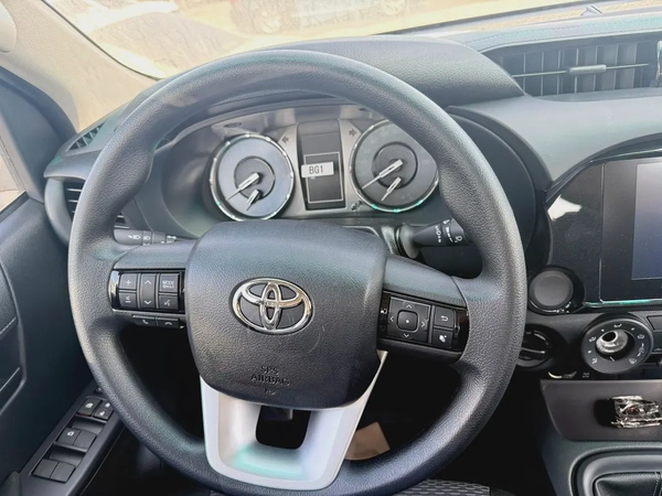 Toyota Hilux SR5 2026 - 2.4 diesel European Specs - Brand New!