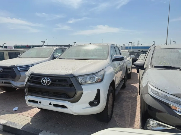 Toyota Hilux SR5 2026 - 2.4 diesel European Specs - Brand New!