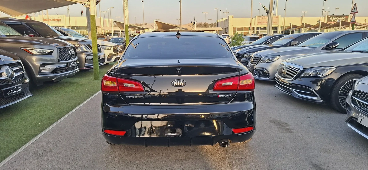Sleek Kia Cerato Koup 2017 | GCC Specs | Well Maintained-14-14