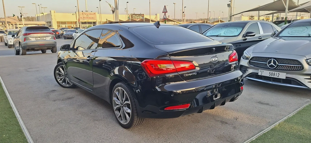 Sleek Kia Cerato Koup 2017 | GCC Specs | Well Maintained-7-7
