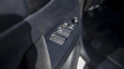 Toyota Hilux GL HILUX 2.4L MED OPTION-11
