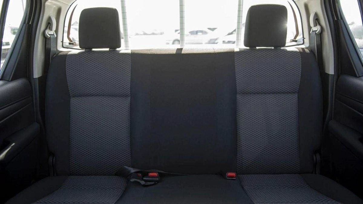 Toyota Hilux GL HILUX 2.4L MED OPTION-17-0