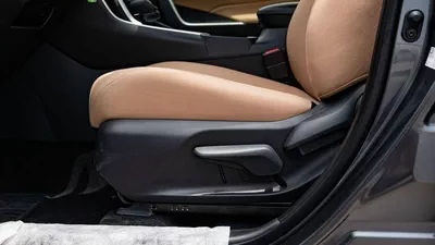 Toyota RAV4 LE 2×4-12