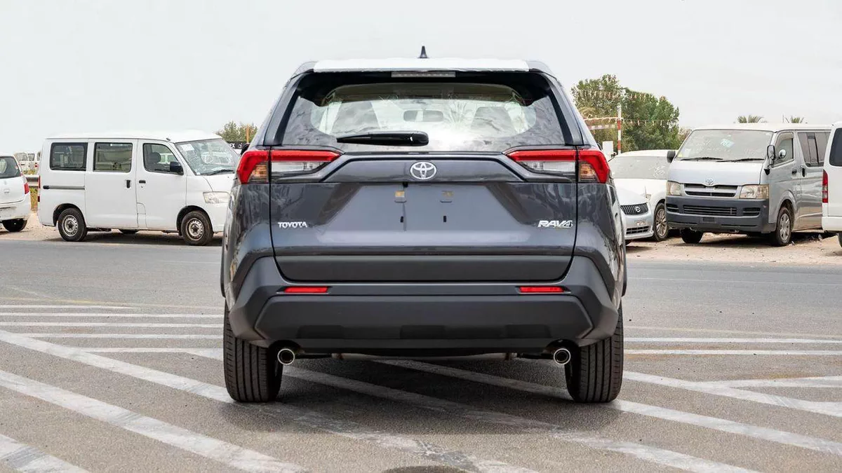 Toyota RAV4 LE 2×4-5-0