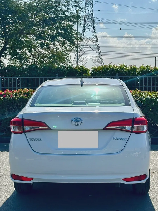 560/- AED EMI TOYOTA YARIS 1.5L SE FWD || WELL MAINTAINED