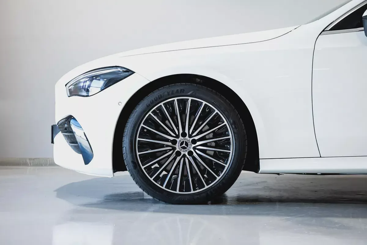 MERCEDES CLE 200/ 1,700km Only!! / 3,100 Monthly-7-7