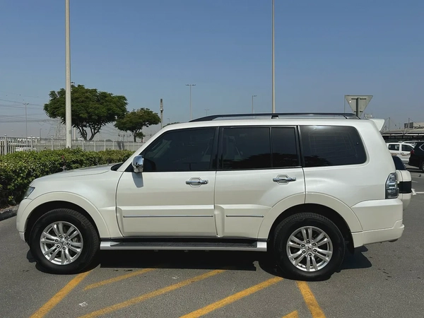 3.8L 1088/-AED EMI Mitsubishi Pajero 2020 GLS Top Line - GCC Specs - Well  Maintained