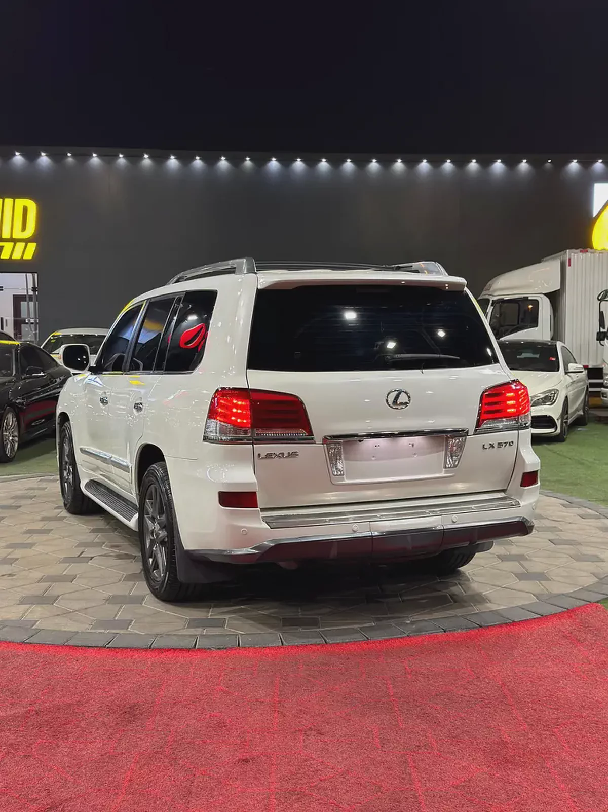 لكزس LX570 — موديل 2011-2-2