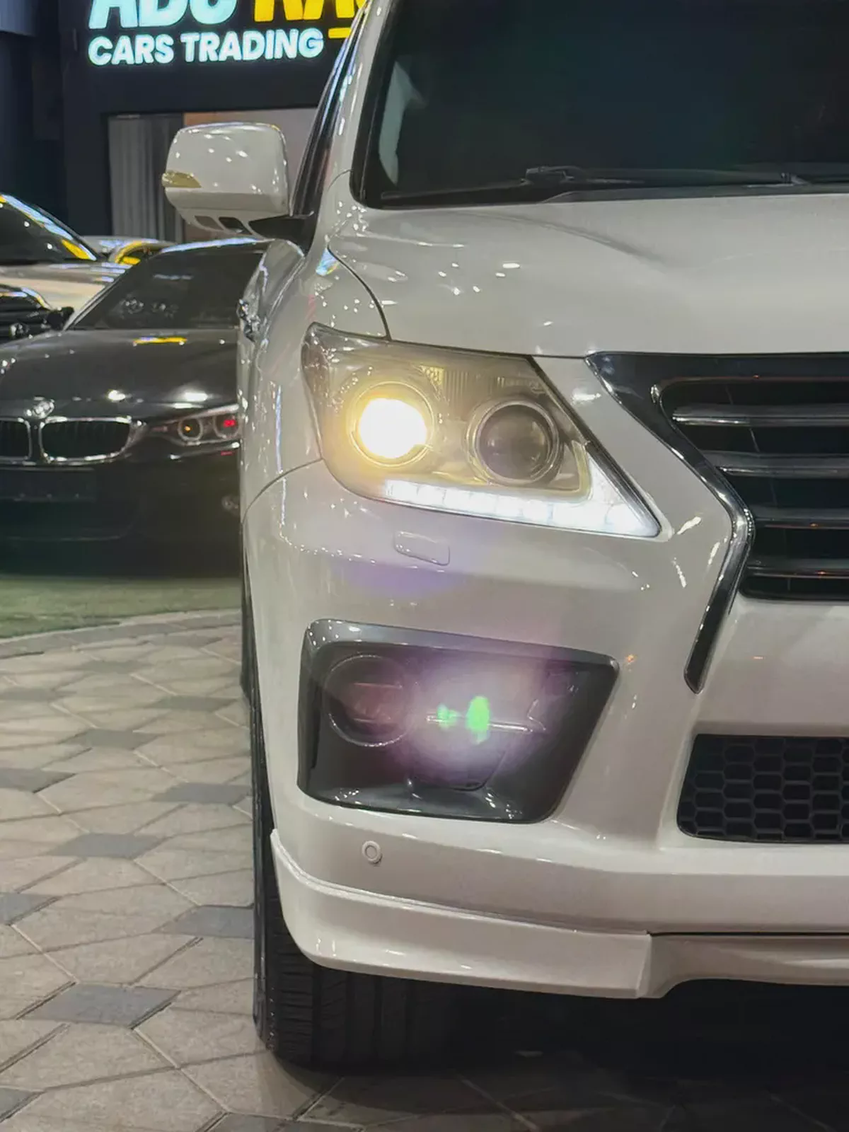 لكزس LX570 — موديل 2011-4-4