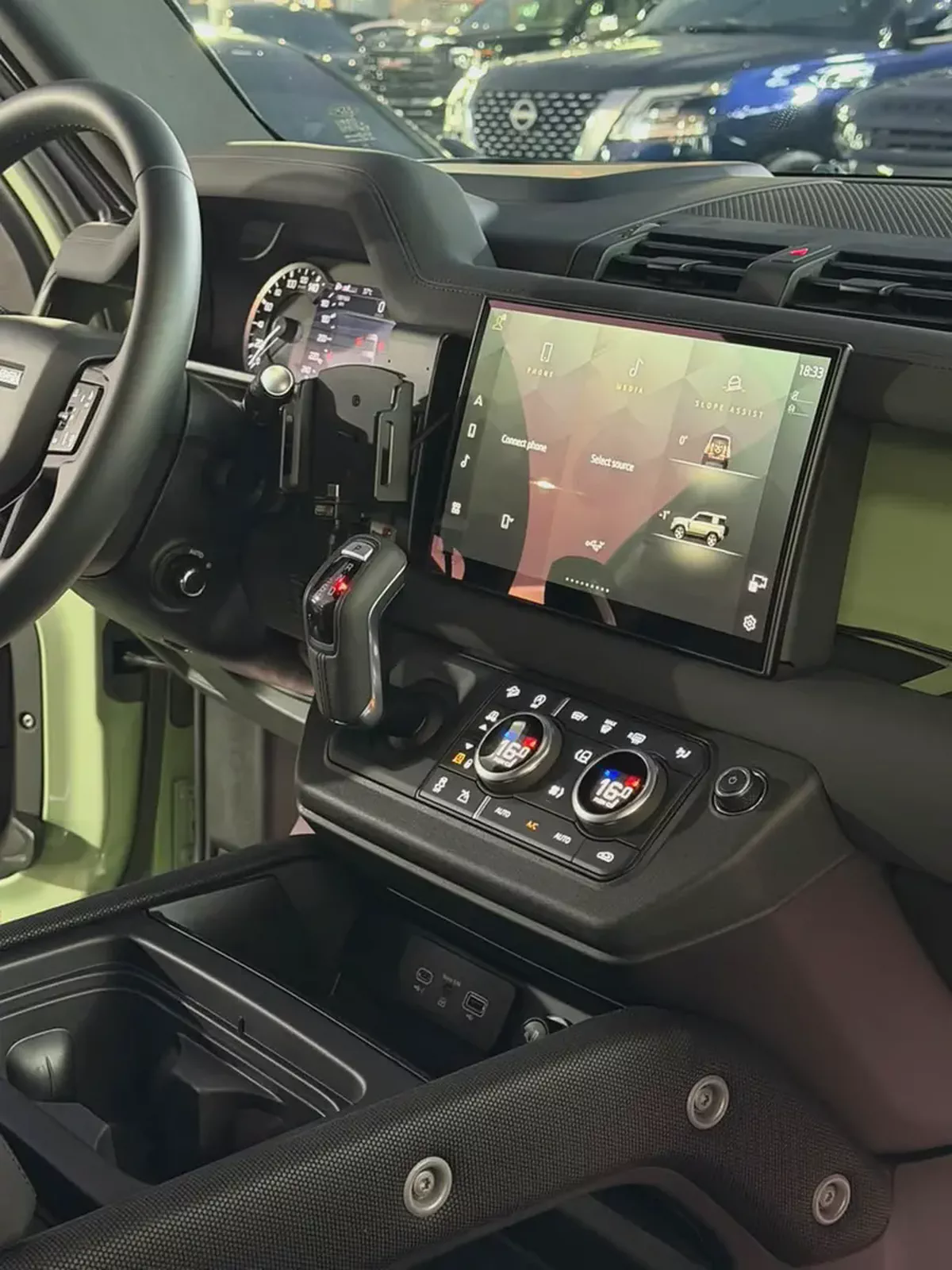 Land Rover Defender 2023  | 110 HSE P400 GCC Specs-7-7