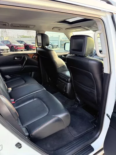 Nissan Armada Platinum full option-9