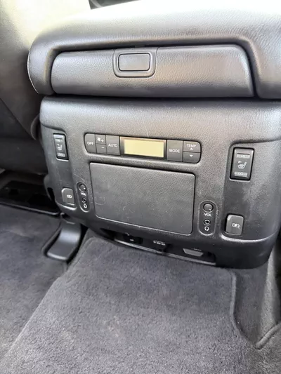 Nissan Armada Platinum full option-13