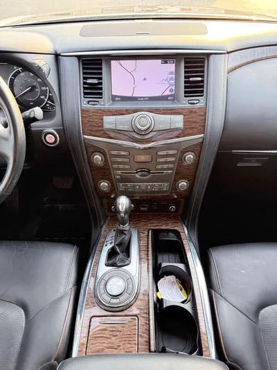 Nissan Armada Platinum full option-17