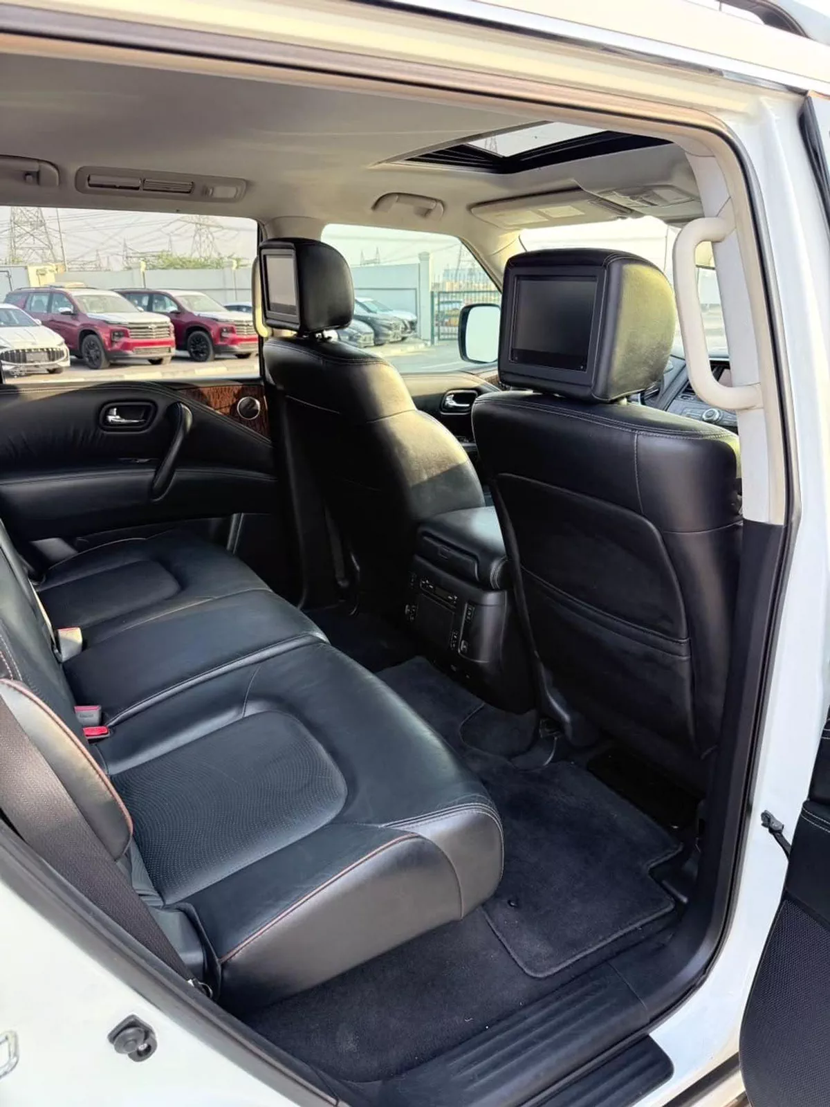 Nissan Armada Platinum full option-9-0