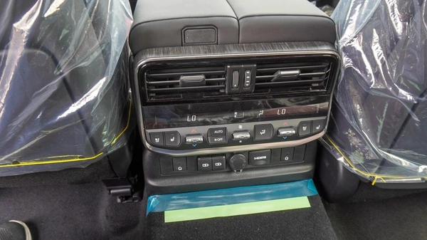 Toyota Land Cruiser VXR TWIN TURBO 3.5L V6 Hybrid