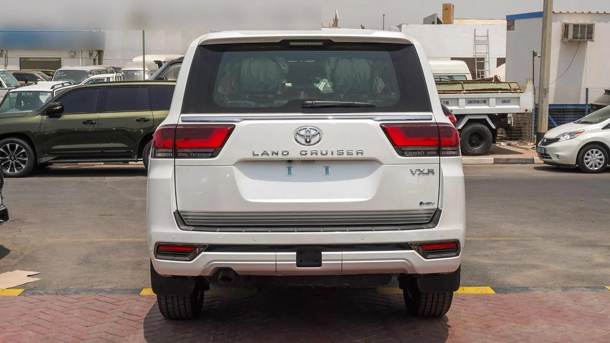 Toyota Land Cruiser VXR TWIN TURBO 3.5L V6 Hybrid