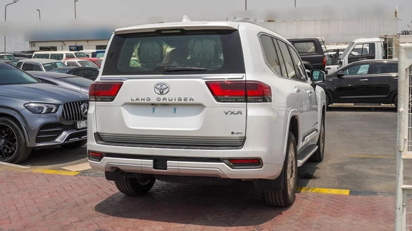 Toyota Land Cruiser VXR TWIN TURBO 3.5L V6 Hybrid