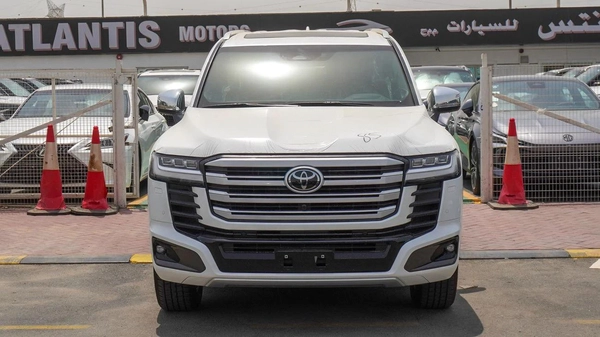 Toyota Land Cruiser VXR TWIN TURBO 3.5L V6 Hybrid