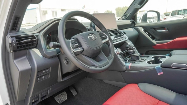 Toyota Land Cruiser VXR TWIN TURBO 3.5L V6 Hybrid