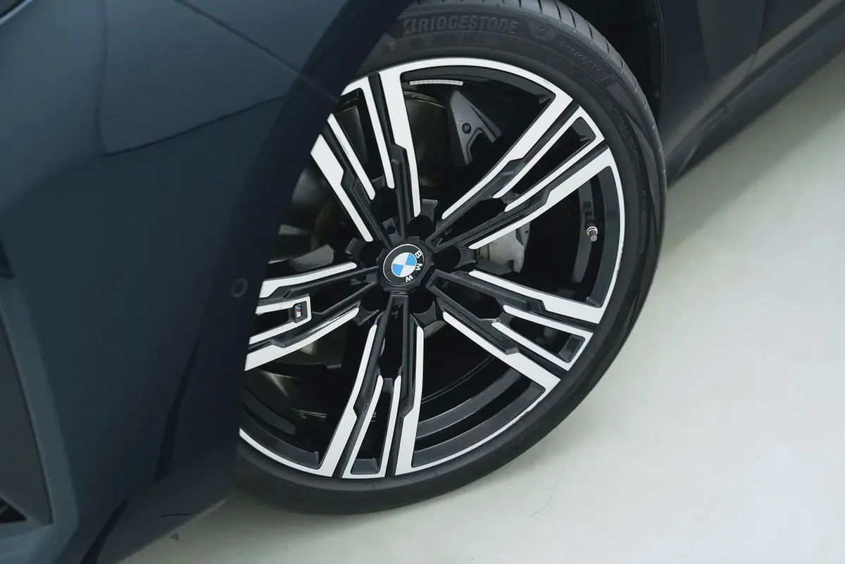2024 BMW 740I WITH 5 WARRANTY AND SERVICE CONTRACT FROM AGMC-18-18