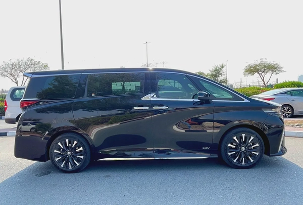 2024 Toyota Alphard 2.5L Hybrid with 47,581 km Driven