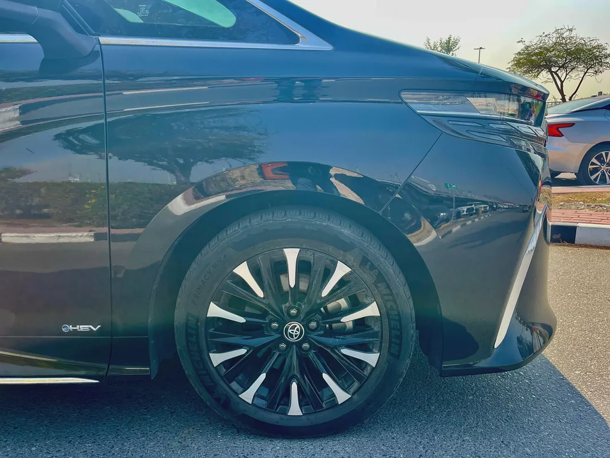 2024 Toyota Alphard 2.5L Hybrid with 47,581 km Driven-7-7