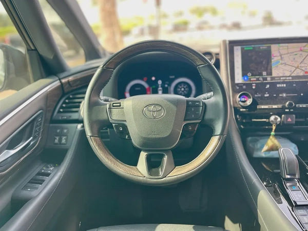 2024 Toyota Alphard 2.5L Hybrid with 47,581 km Driven