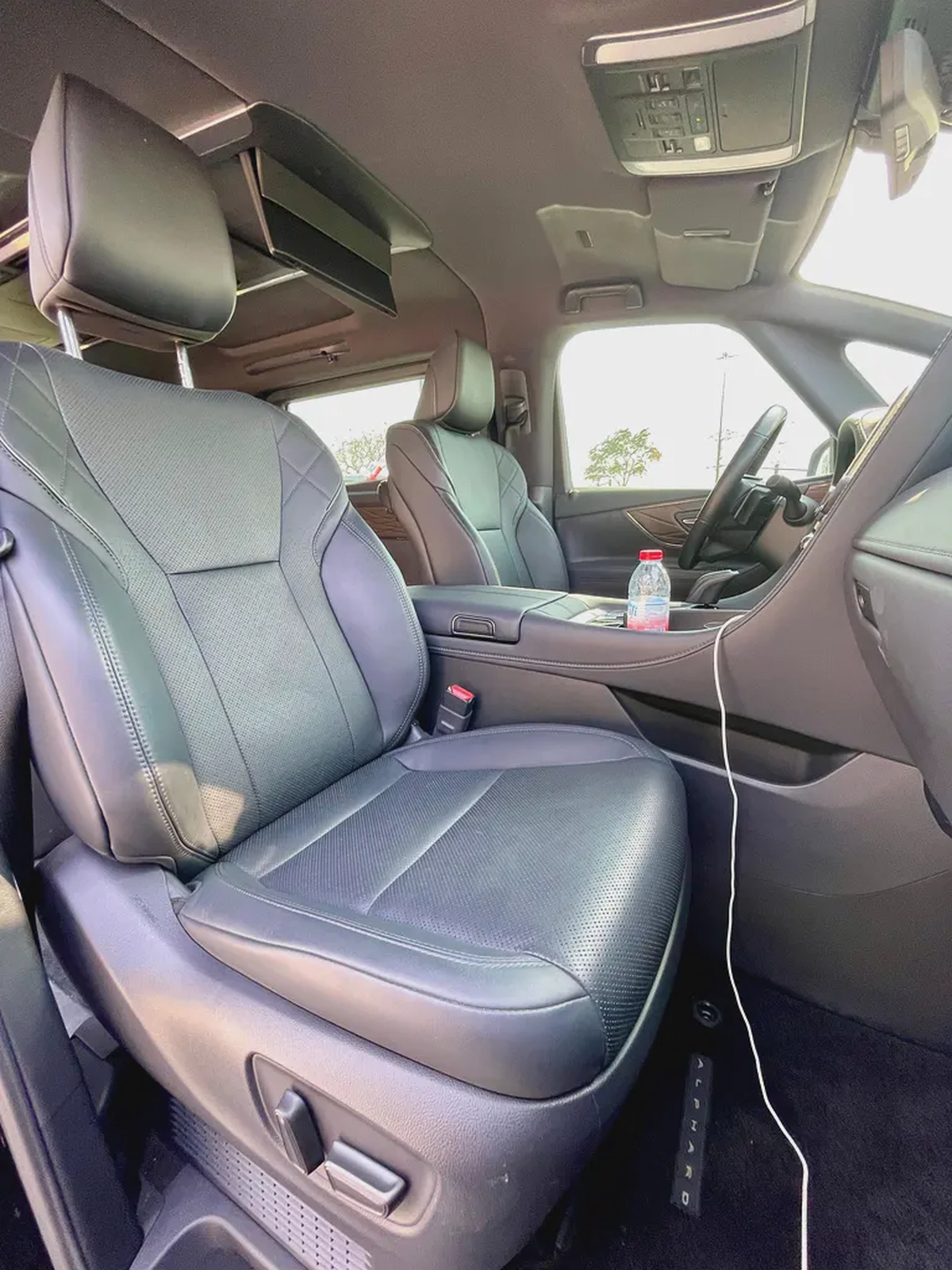 2024 Toyota Alphard 2.5L Hybrid with 47,581 km Driven-11-11