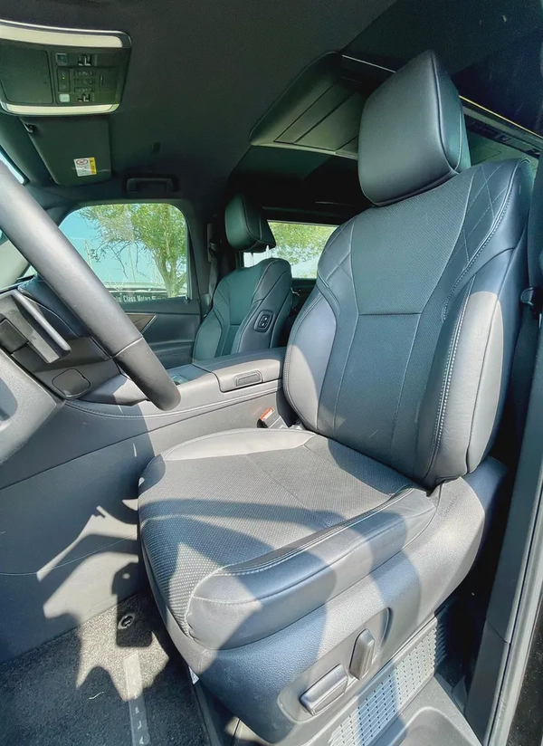 2024 Toyota Alphard 2.5L Hybrid with 47,581 km Driven