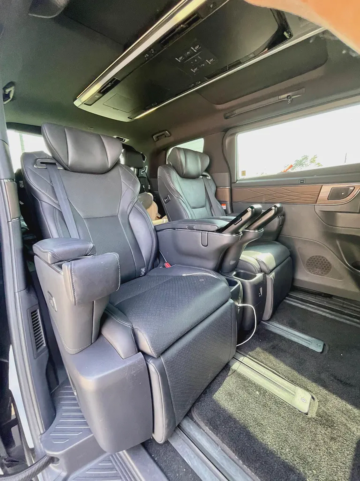 2024 Toyota Alphard 2.5L Hybrid with 47,581 km Driven-14-14