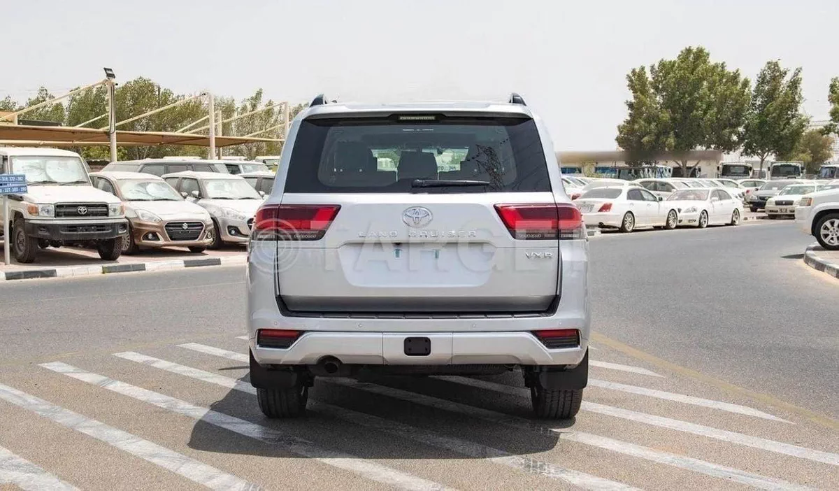 Toyota Land Cruiser VXR LC300 VXR 3.3D AT MY2024 – SILVER-4-0