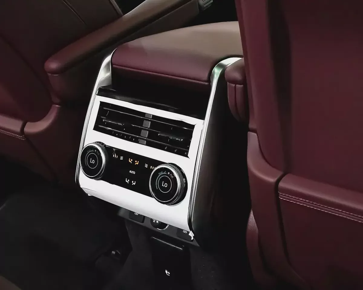 RANGE ROVER VOGUE HSE P530 - GCC SPEC - 2023 - 8,000 km - AL TAYER WARRANTY AND SERVICE CONTRACT-18-18