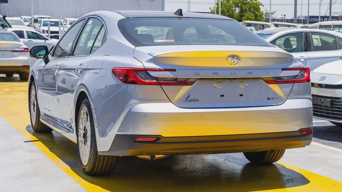 Toyota Camry Lumiere 2026 GCC Specs-7-7