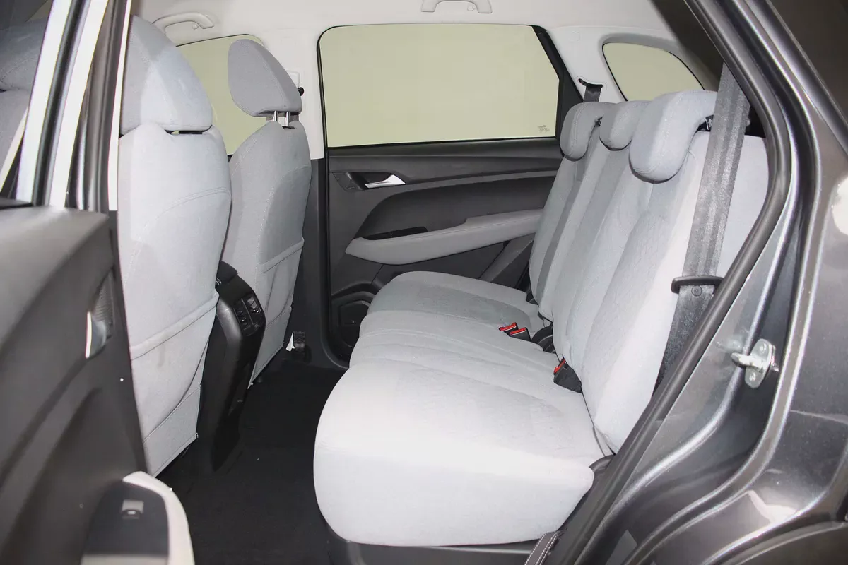 Chevrolet Captiva LS 2024 GCC Specs-8-8