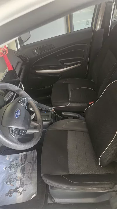 White Ford EcoSport SUV 2022-4