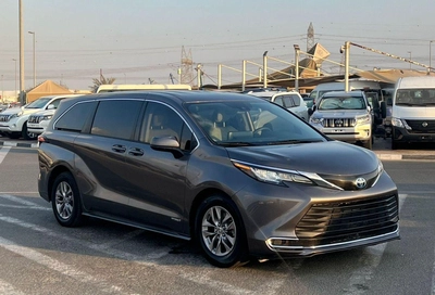 Toyota Sienna 2021 Toyota Sienna LE Hybrid 2.5L V4 - 7 Seater Doors Full Auto With Radar --0