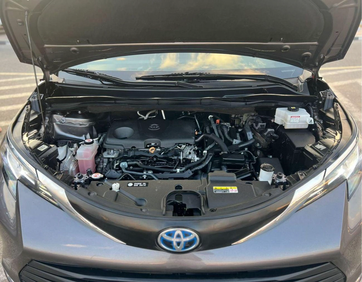Toyota Sienna 2021 Toyota Sienna LE Hybrid 2.5L V4 - 7 Seater Doors Full Auto With Radar --20-0