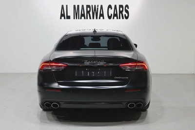 Maserati Quattroporte GranLusso 2021 | GCC Specs | Low Mileage | Pristine Condition-5
