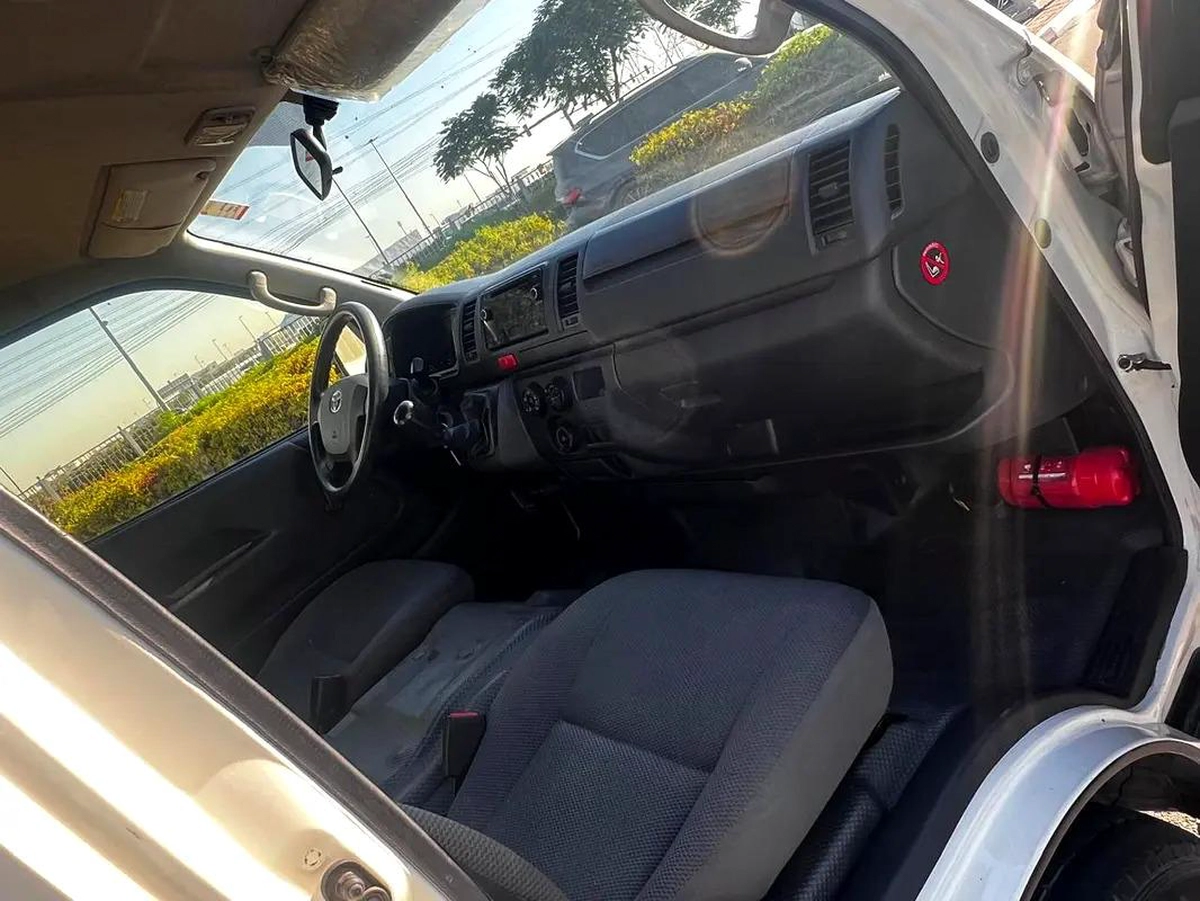 Toyota Hiace Panel Van 2022 GCC Specs Low Mileage-2-2