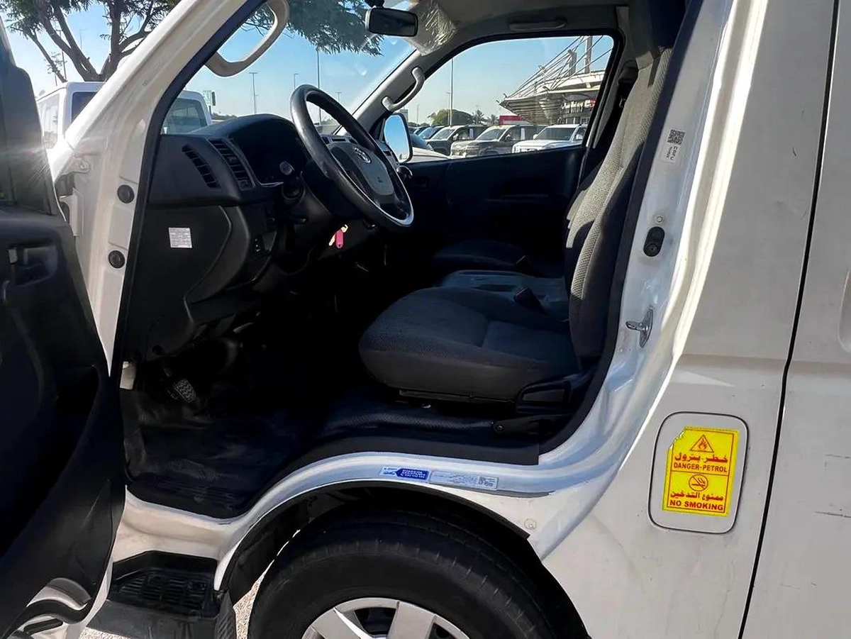 Toyota Hiace Panel Van 2022 GCC Specs Low Mileage-4-4