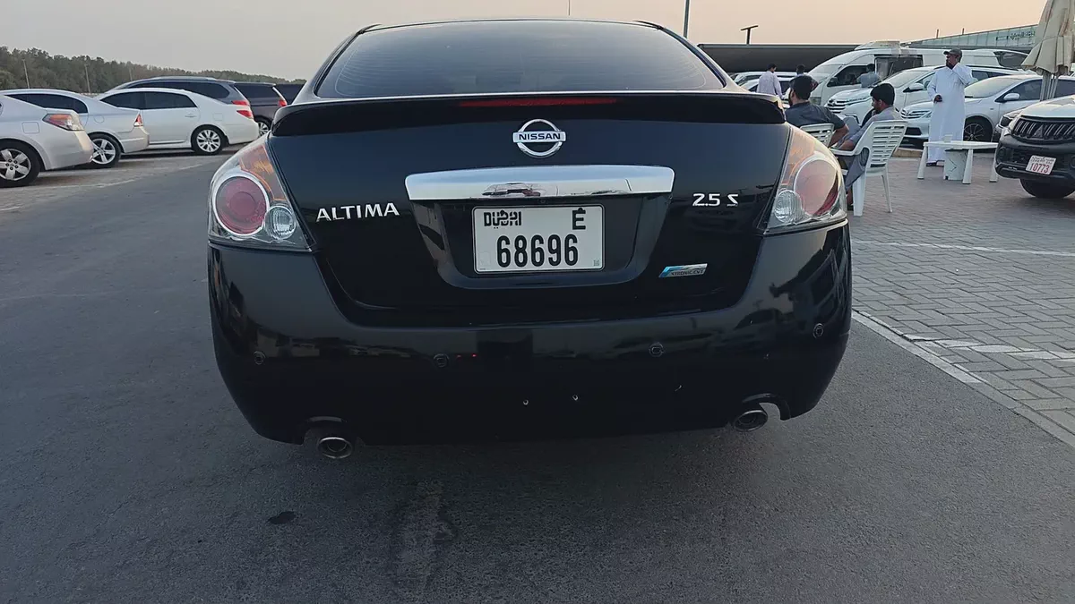 Nissan Altima 2010 SV GCC Specs - Well Maintained-10-10