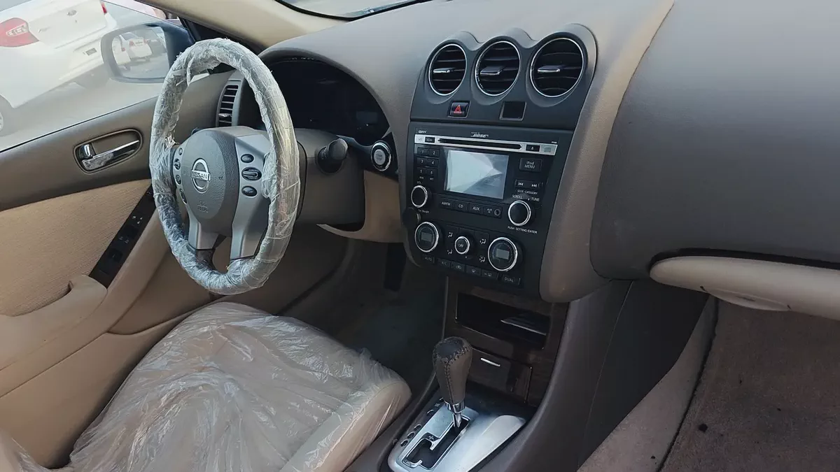 Nissan Altima 2010 SV GCC Specs - Well Maintained-12-12