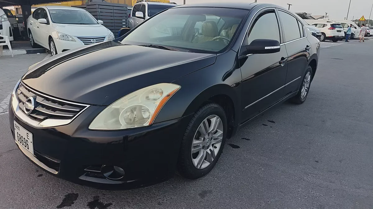 Nissan Altima 2010 SV GCC Specs - Well Maintained