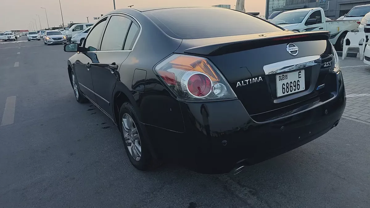 Nissan Altima 2010 SV GCC Specs - Well Maintained-3-3