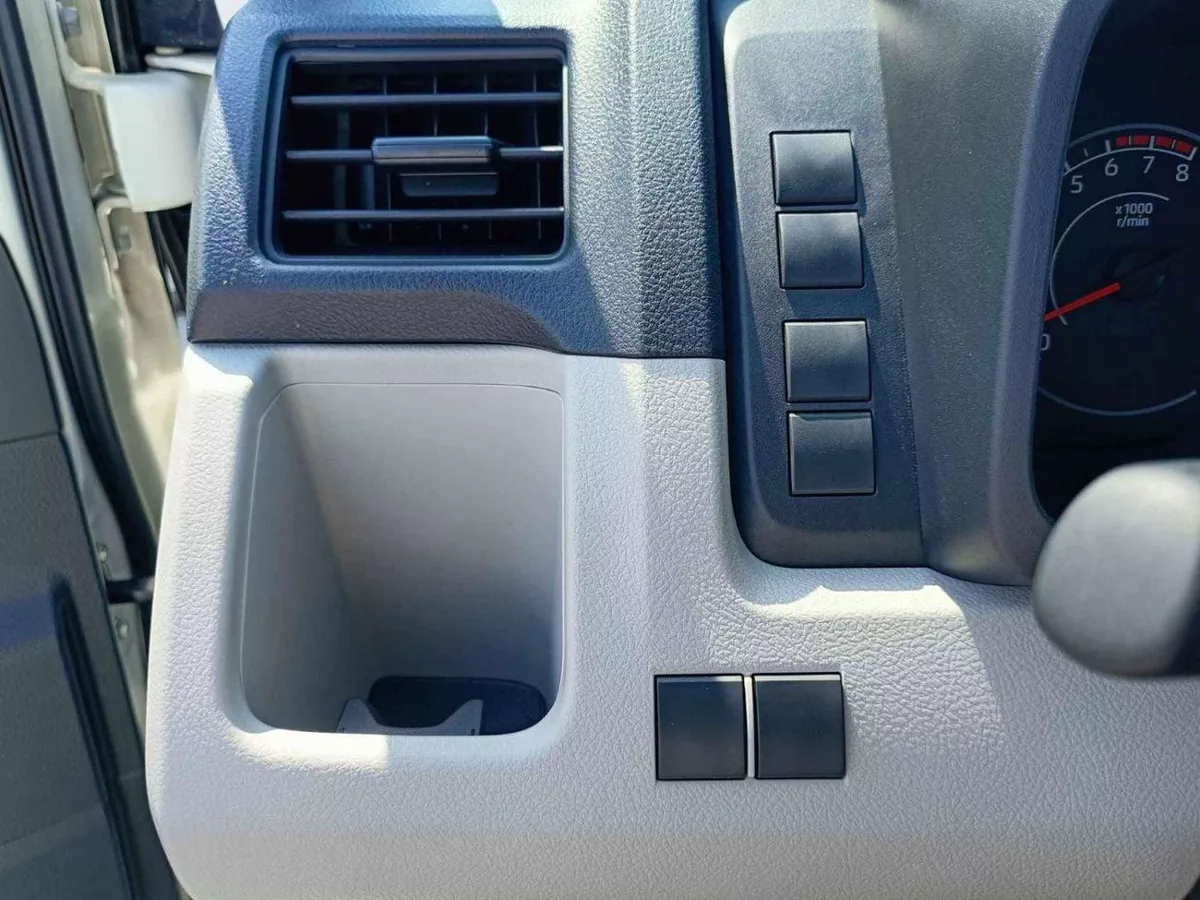 Toyota Hiace TOYOTA HIACE CARGO LOW ROOF || 3.5L PETROL A/T V6 (CODE # HCLRAE)-17-0
